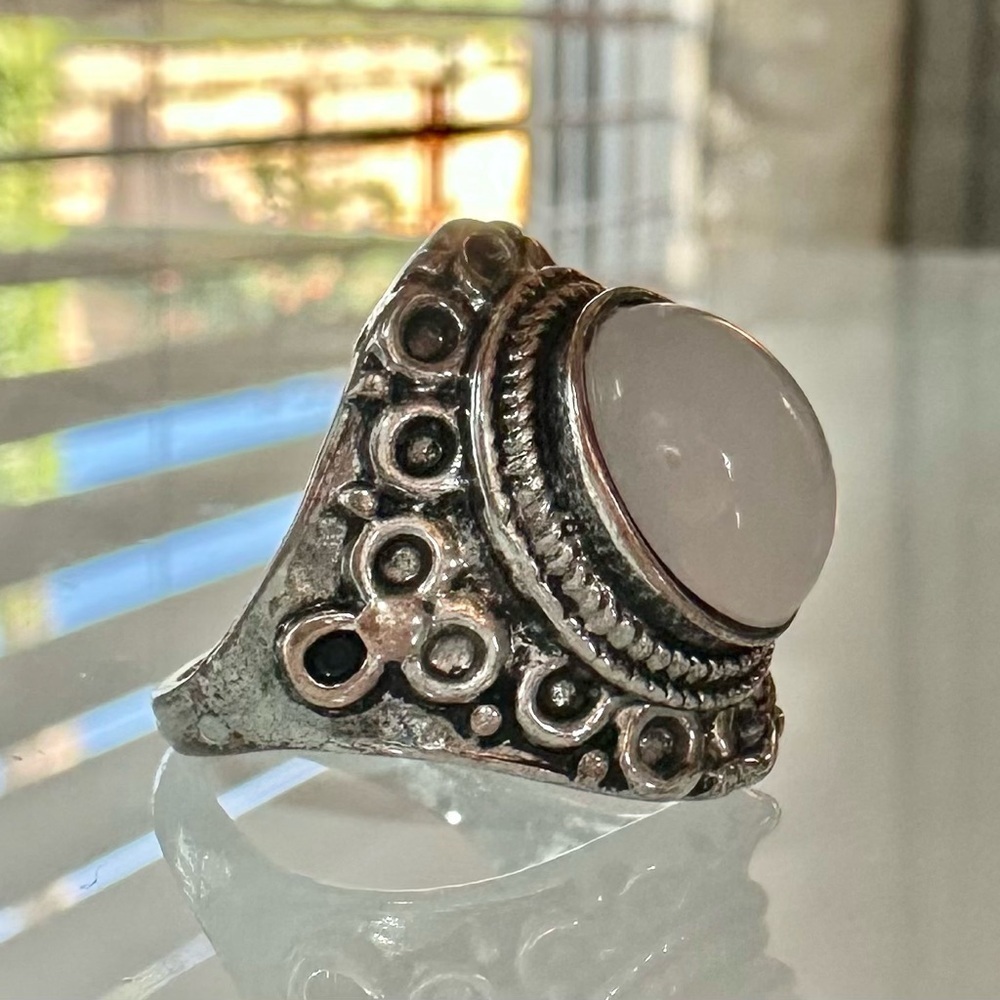 Vintage Bali Style 925 Sterling Silver White Moonstone Ring Size 7 Ornate Boho - Picture 3 of 8